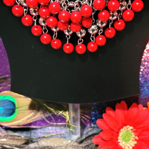 Fabulous Red Beaded Necklace Set! - Picture 4 of 5